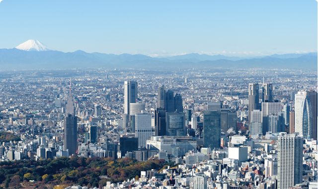 「明けましておめでとうございます。今なお愛される名曲「上を向いて歩こう」が誕生したのが、ちょうど60年前、10年前には、東日本大震災からの復興の応援歌ともなったこの歌に思いを馳せ、都民の皆様の幸せのため、力を尽くす決意です。