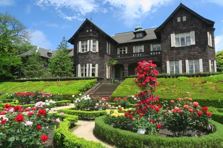 旧古川庭園洋館とバラ園