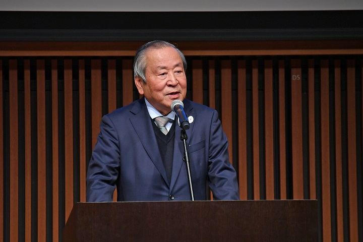 嶋津組織委員会事務総長の写真