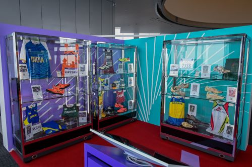 都庁45階、MOWA展示