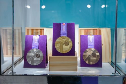 都庁2階、MOWA展示