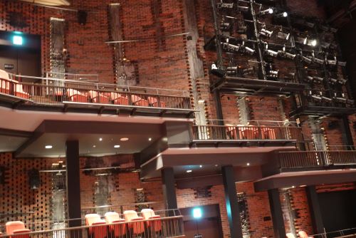 プレイハウスの壁面