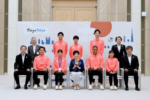 世界陸上選手が表敬訪問