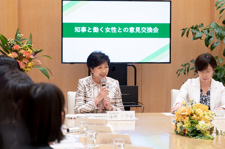 Governor Koike exchanging opinions with female employees from 