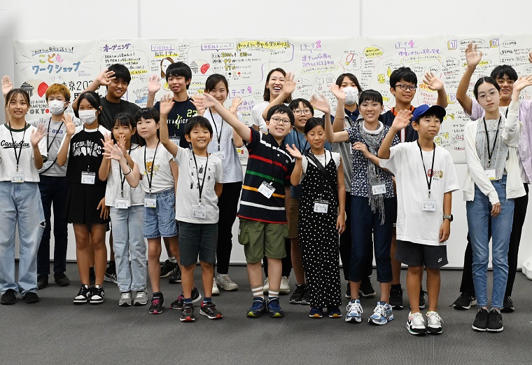 Participants posing for a commemorative photo at the end of the workshop