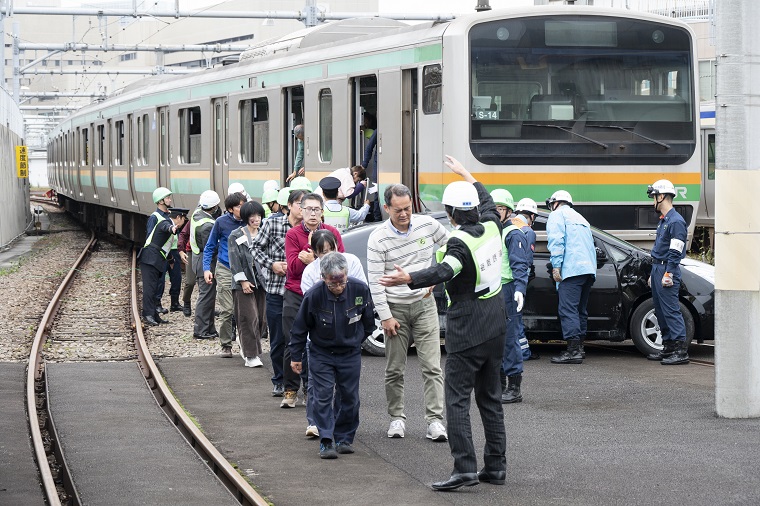 乗客避難誘導訓練の写真