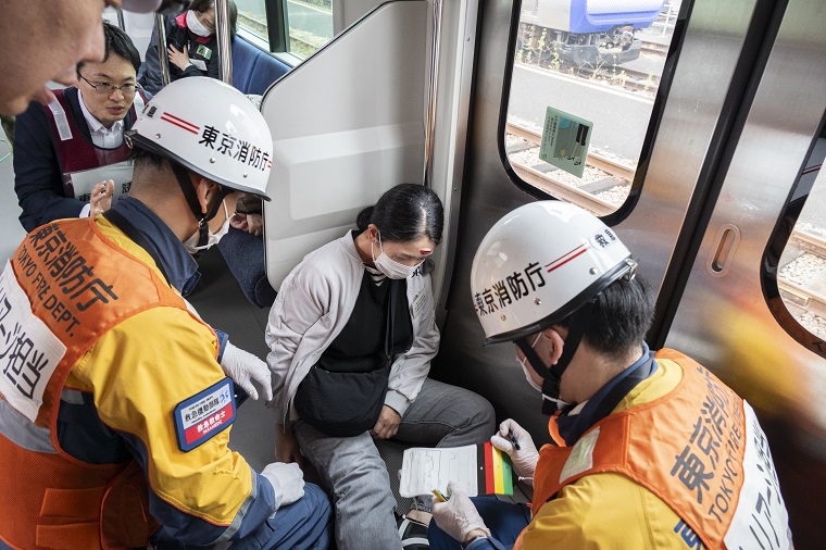（訓練）電車内での傷病者トリアージの写真