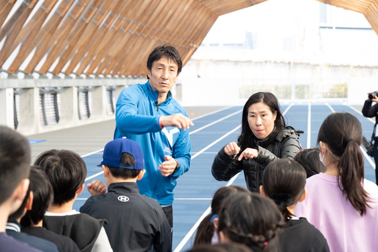 朝原宣治さんが指導する写真