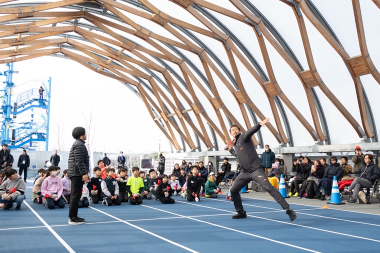 右代啓祐選手が実演する写真