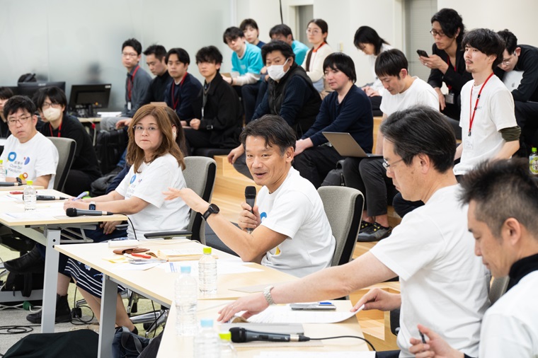 宮坂副知事が講評をする写真