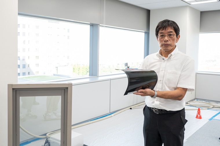 曲げることのできる次世代型ソーラーセルの写真